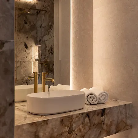 Panoramic Landmark View Center Free Parking *