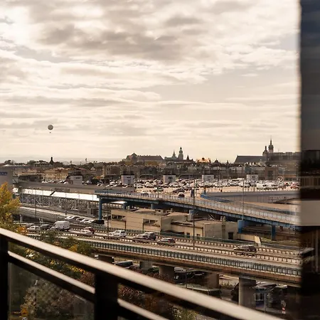 Panoramic Landmark View Center Free Parking