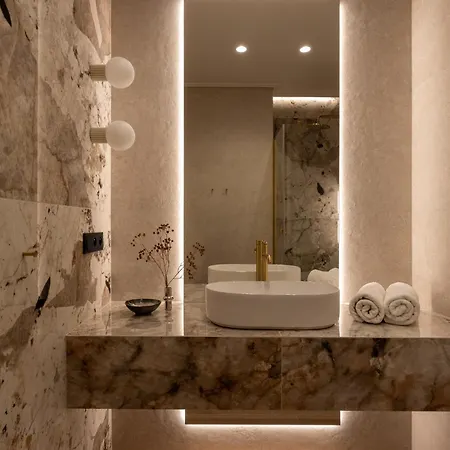 Panoramic Landmark View Center Free Parking *