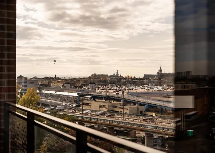 Panoramic Landmark View Center Free Parking