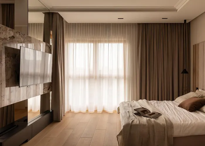 Panoramic Landmark View Center Free Parking Apartment